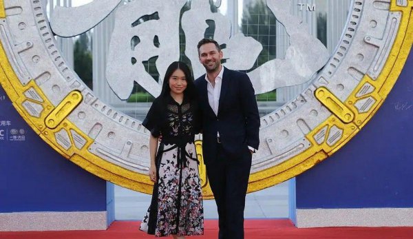 张末是张艺谋和谁生的女儿