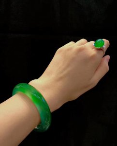 手镯的寓意和象征是什么 佩戴玉石手镯都有什么含义