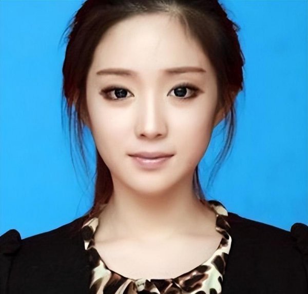 证件照披发还是扎头发