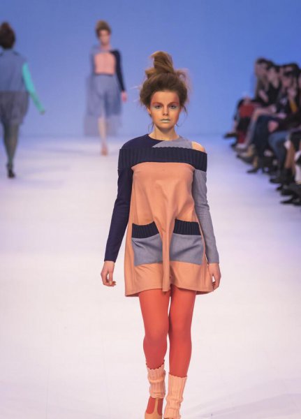 橘色和什么颜色搭配好看