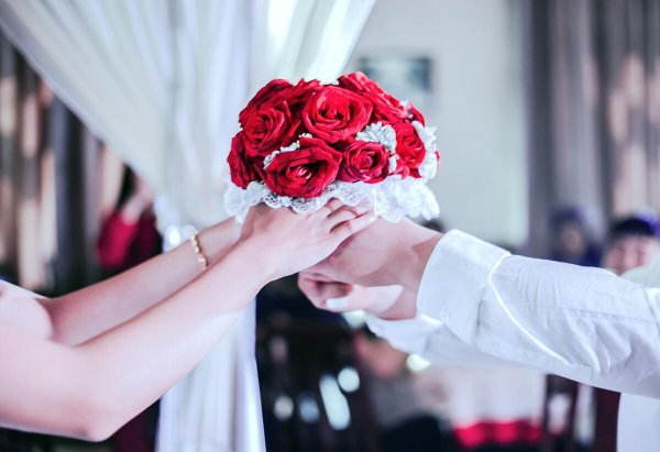 人们常说一辈子吃不上四个菜是什么意思