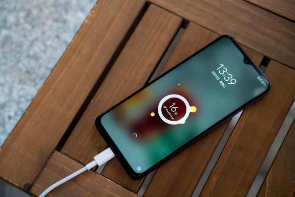 手机怎么充不进去电了呢