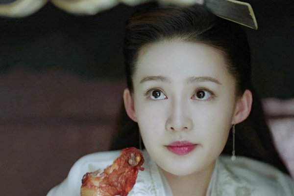 李沁和孙怡的对比照