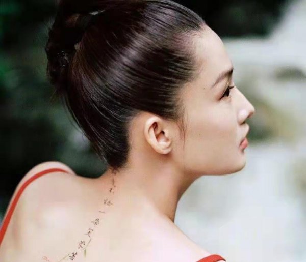 李沁和孙怡的对比照