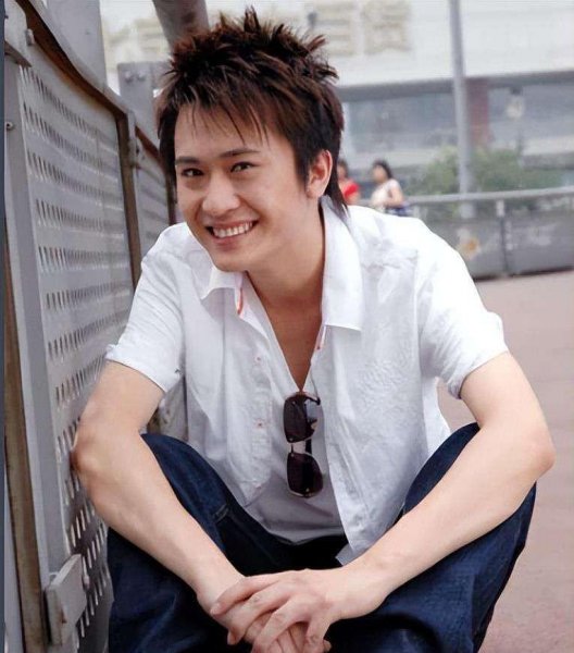 杨帆的妻子简历介绍