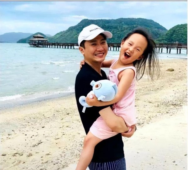 杨帆的妻子简历介绍