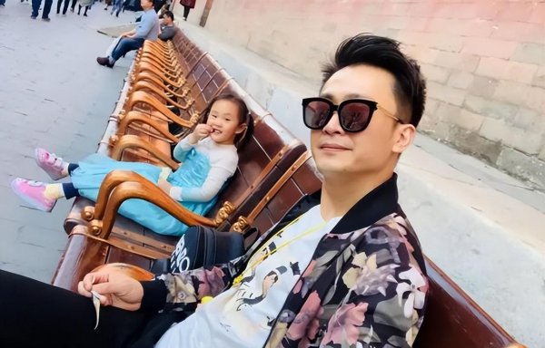 杨帆的妻子简历介绍