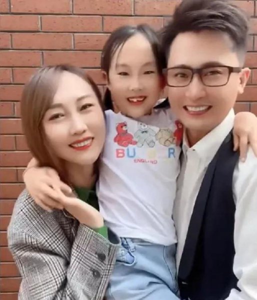 杨帆的妻子简历介绍