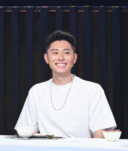 张嘉倪老公买超家庭背景介绍