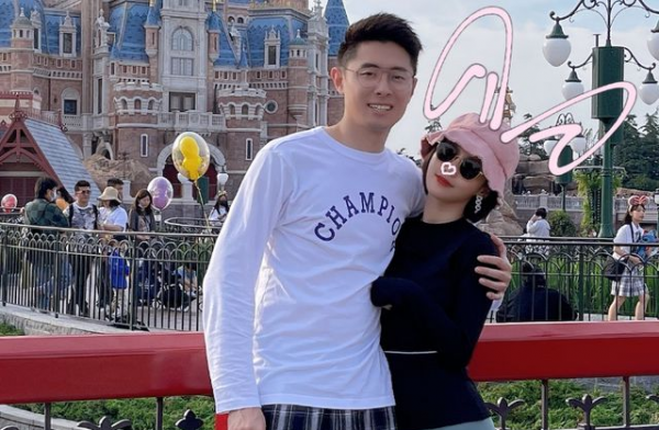 张嘉倪老公买超家庭背景介绍