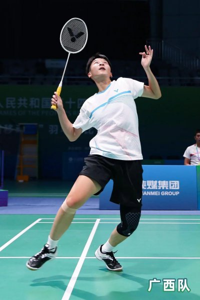 羽毛球鞋哪个牌子好