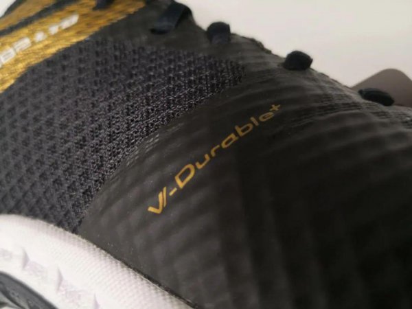 羽毛球鞋哪个牌子好