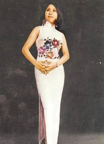 费玉清和张菲是什么关系