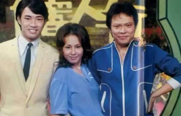 费玉清和张菲是什么关系