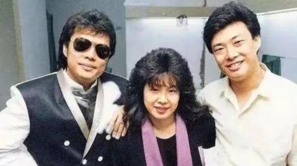 费玉清和张菲是什么关系