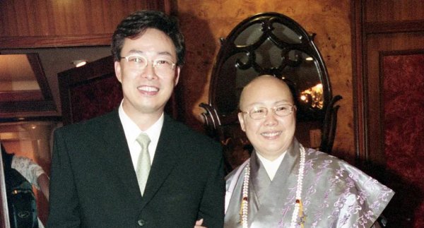 费玉清和张菲是什么关系