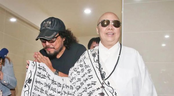 费玉清和张菲是什么关系