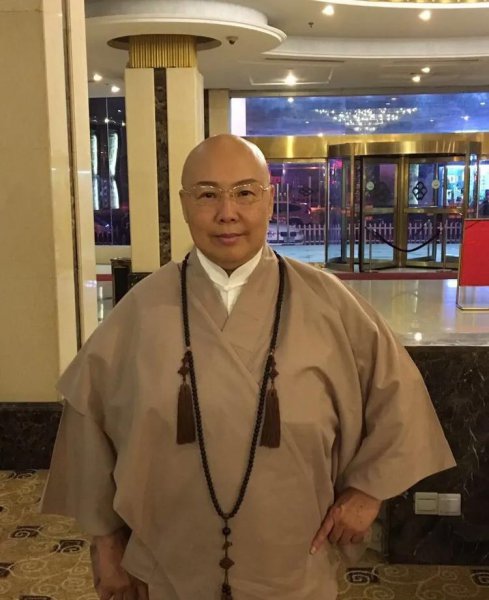 费玉清和张菲是什么关系