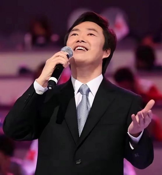 费玉清和张菲是什么关系