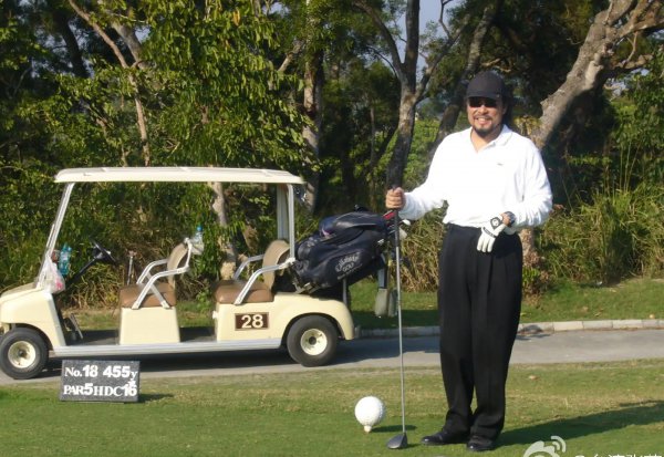 费玉清和张菲是什么关系