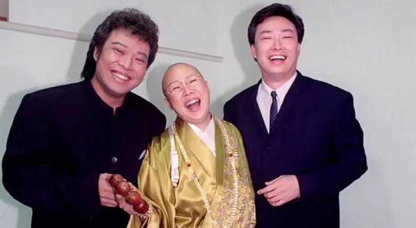 费玉清和张菲是什么关系