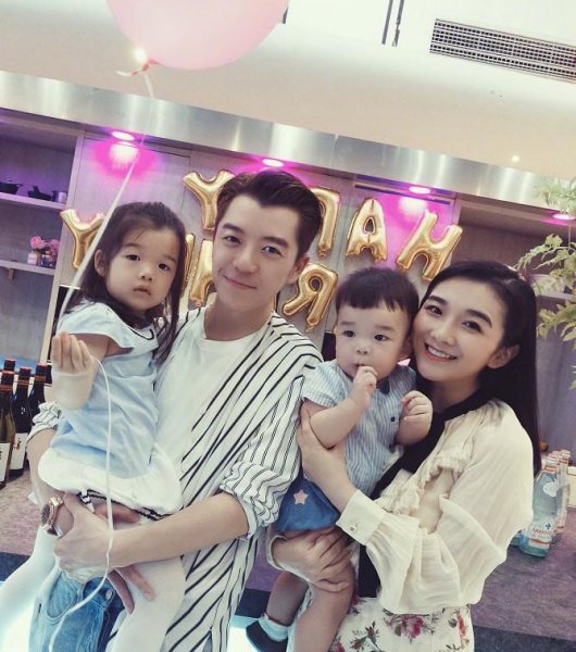 王栎鑫什么时候离的婚