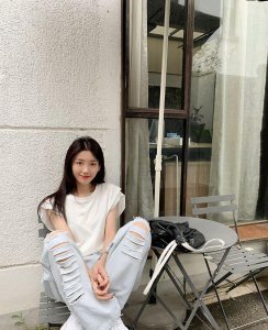 溜肩的女生适合穿肩部有什么的衣服 溜肩女生穿搭示范