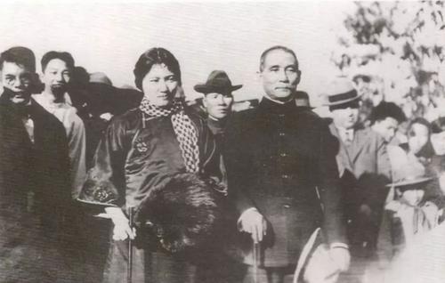 谁是中山装的创始人