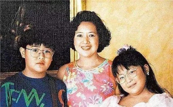 刘銮雄不得不转正甘比