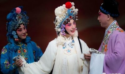 京剧名家史依弘简介 梅派大青衣史依弘结婚的丈夫是谁