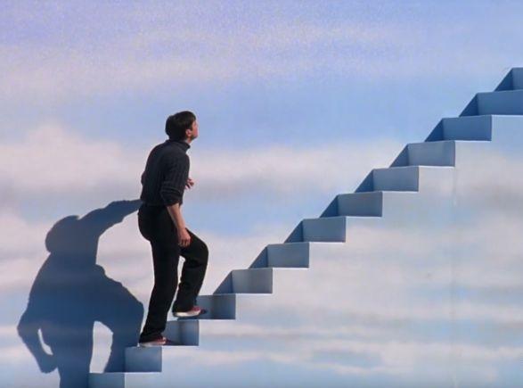 楚门的老婆为什么愿意给他生孩子