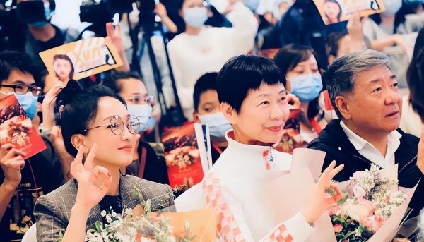 导演郑晓龙有过几任妻子