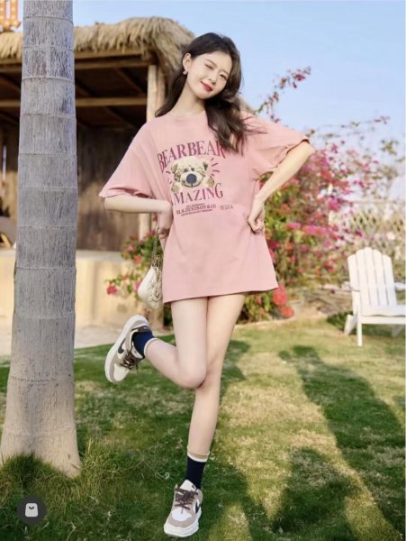 粉色t恤配什么裤子