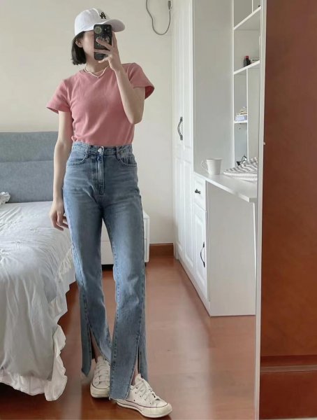 粉色t恤配什么裤子