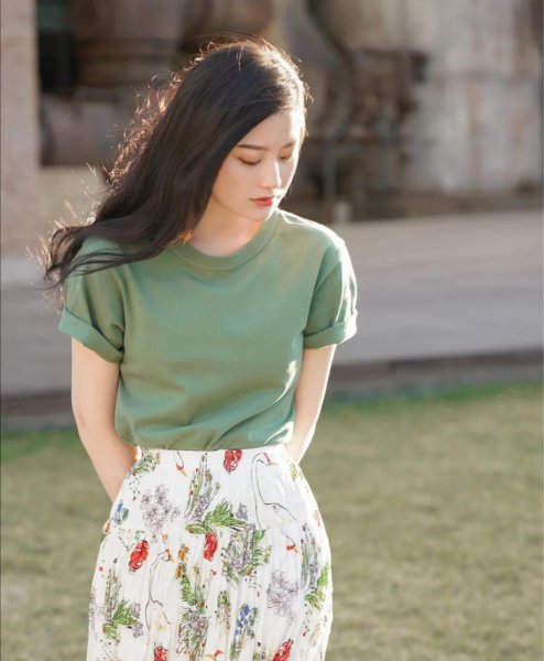 花裙子配什么上衣好看图片