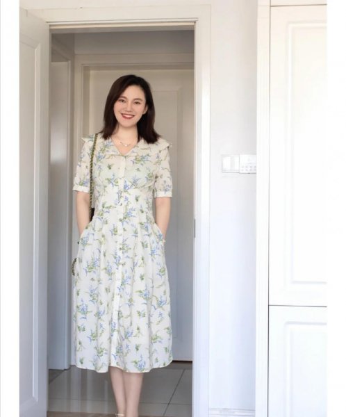 花裙子配什么上衣好看图片