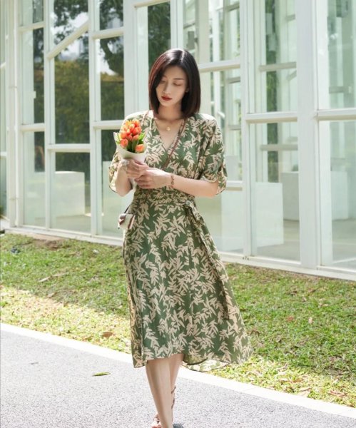 花裙子配什么上衣好看图片