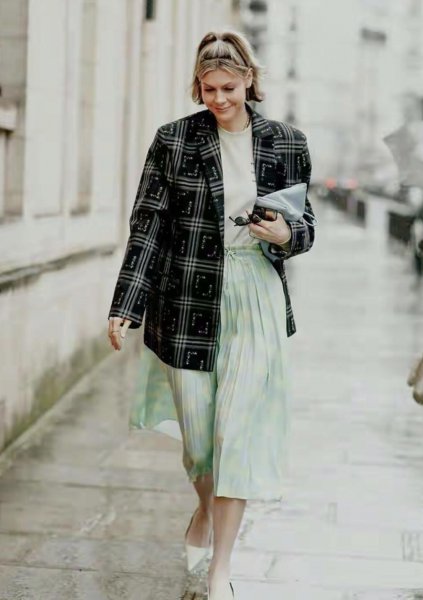 肩宽适合穿什么样的衣服好看