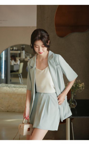 肩宽适合穿什么样的衣服好看