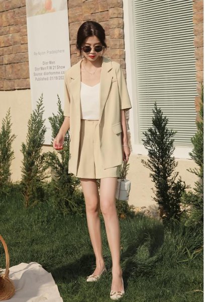 肩宽适合穿什么样的衣服好看