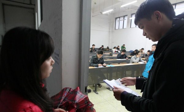 街道办事处公务员一个月多少钱