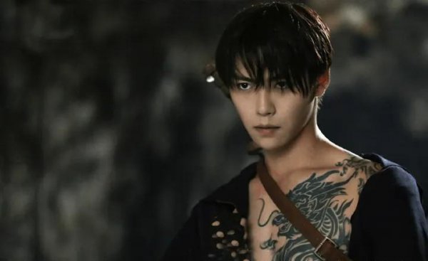 小哥在陨玉里经历了什么