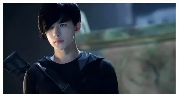 小哥在陨玉里经历了什么