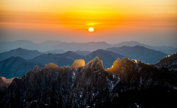 阴阳割昏晓的意思