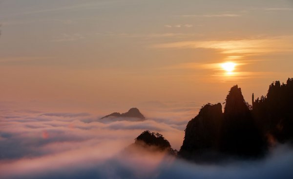 阴阳割昏晓的意思