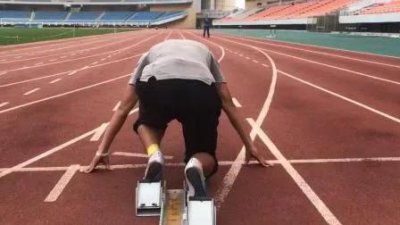 100米跑步技巧和动作要领 如何训练提高一百米跑成绩