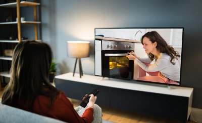 电视挂墙的高度多少合适 客厅电视安装离地面多高合适