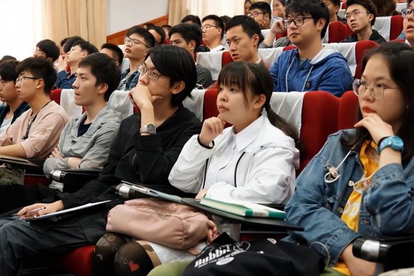 大学一学期学费大概多少钱