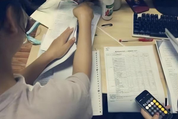 大学一学期学费大概多少钱