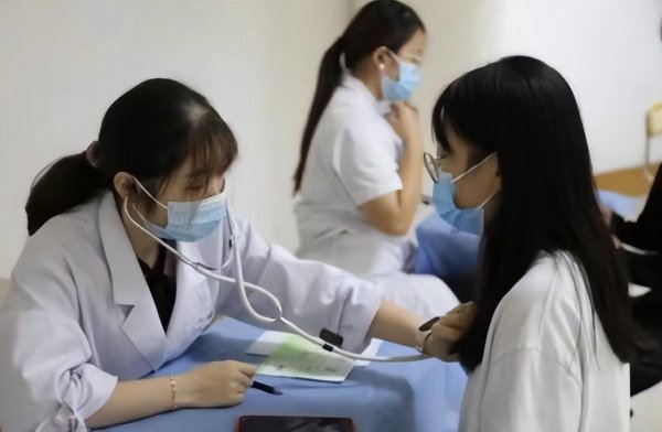 大学一学期学费大概多少钱